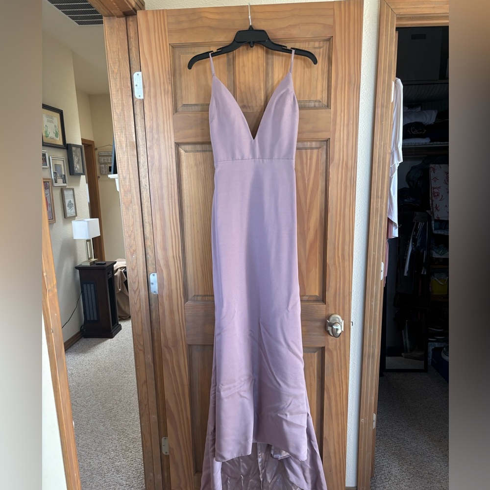 Elegant Lilac Spaghetti-Strap Evening Gown
